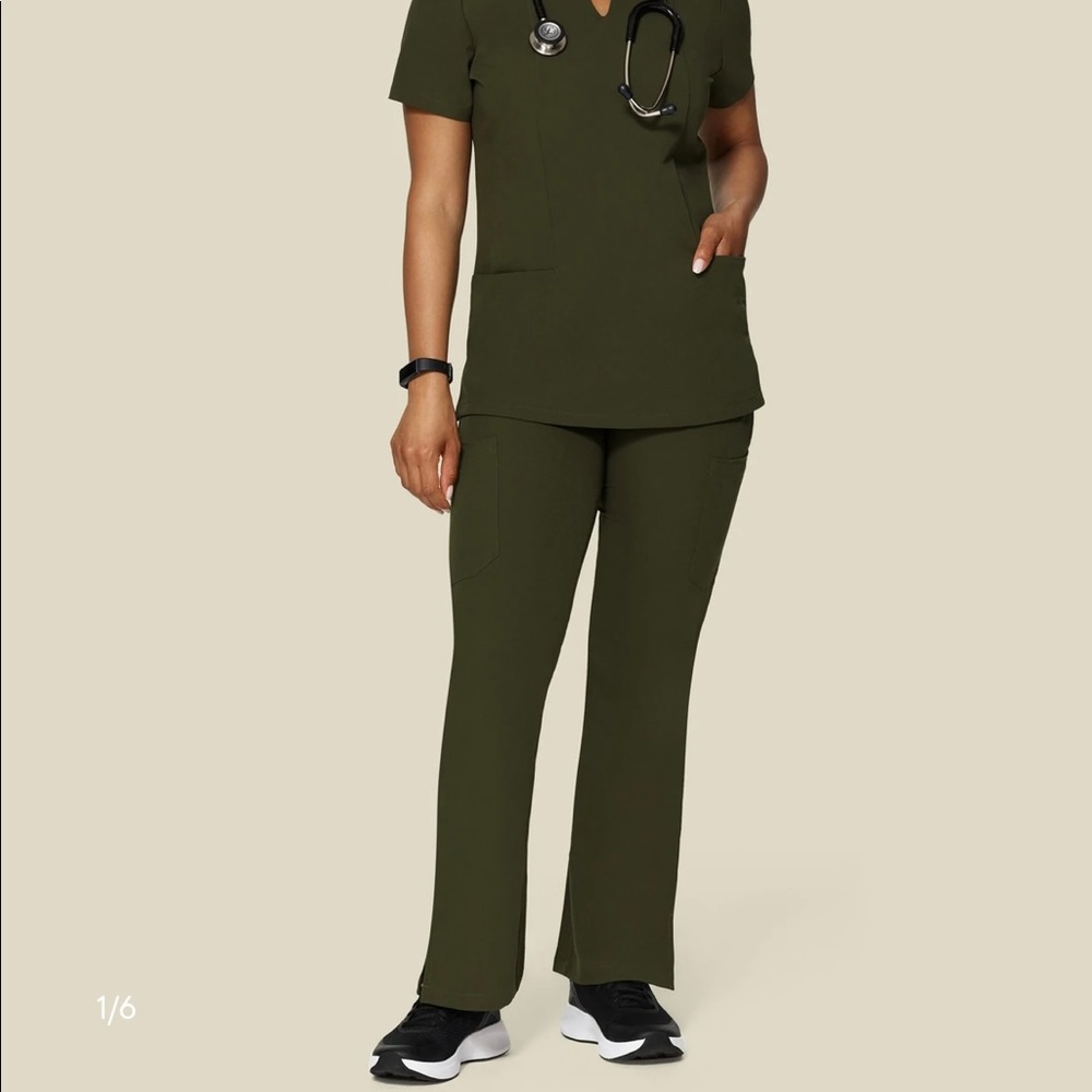 NWT mandala 9 pocket cargo scrub pants.